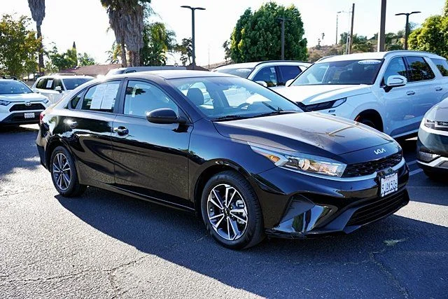 Used 2023 Black Kia LXS image 5