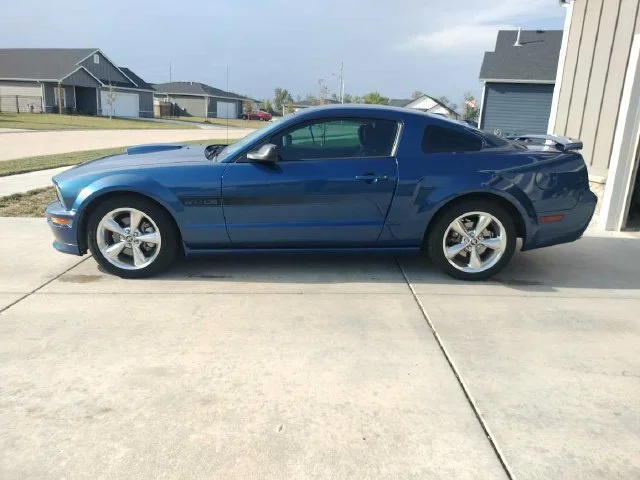 Used 2007 Blue Ford GT Premium image 2