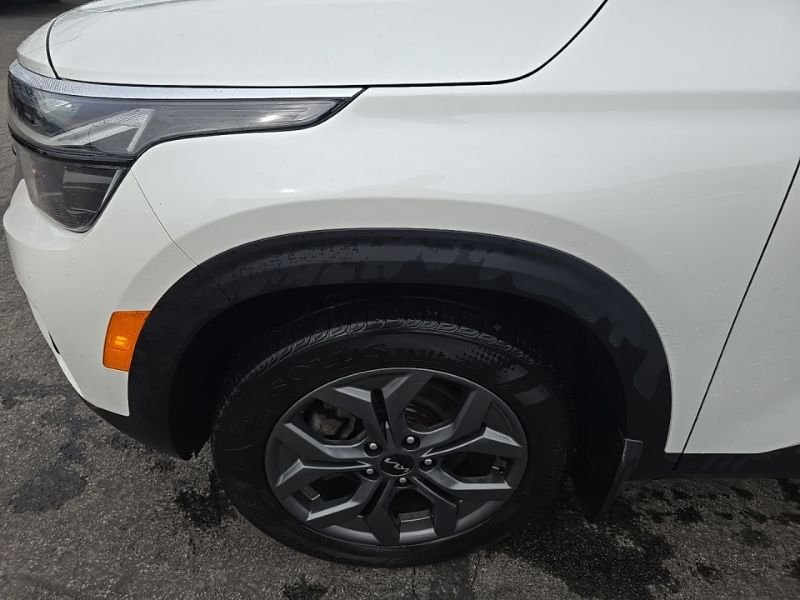 Used 2024 White Kia S image 10