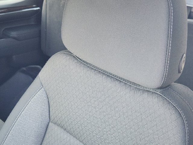 Used 2025 Summit White GMC Elevation image 20