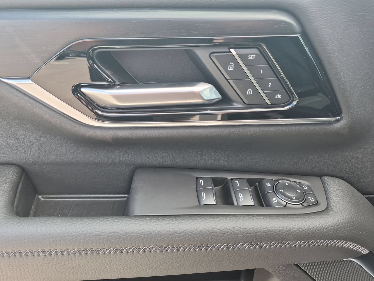2026 GMC Yukon Denali - Photo 23