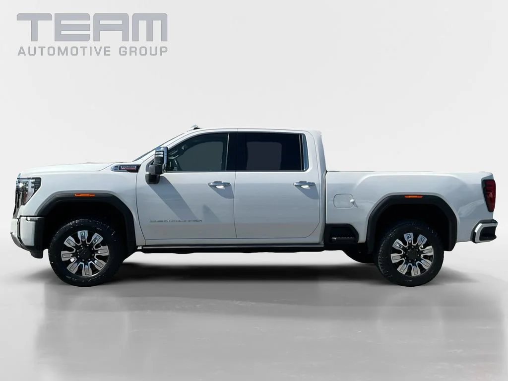 Used 2025 White Frost Tricoat GMC Denali image 4
