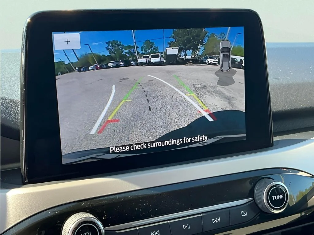 Used 2022 Gray Ford SE image 31