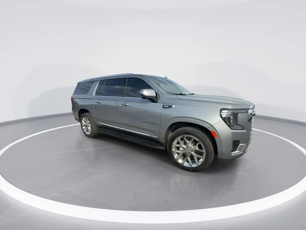 Used 2023 Silver GMC SLT image 2