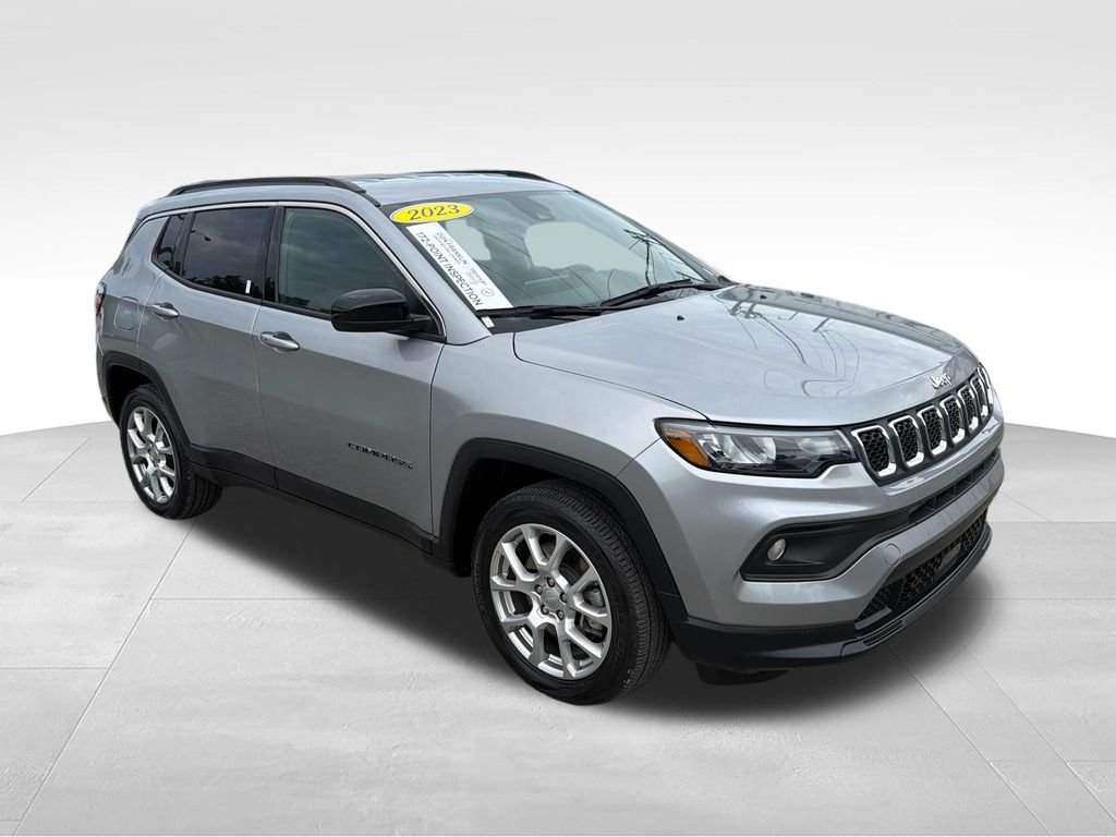 Used 2023 Silver Jeep Latitude Lux image 7