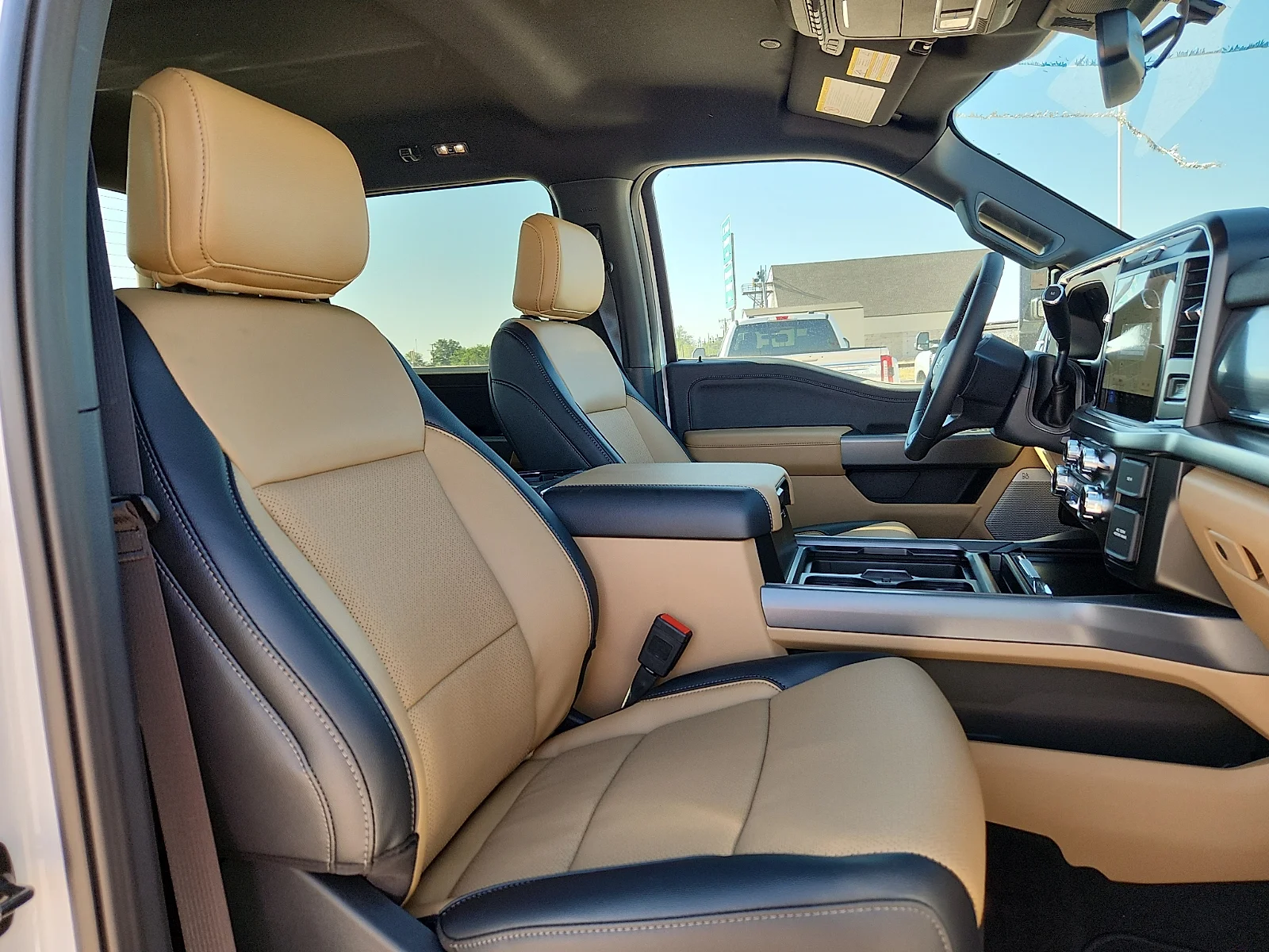 New 2026 Oxford White Ford Lariat image 20