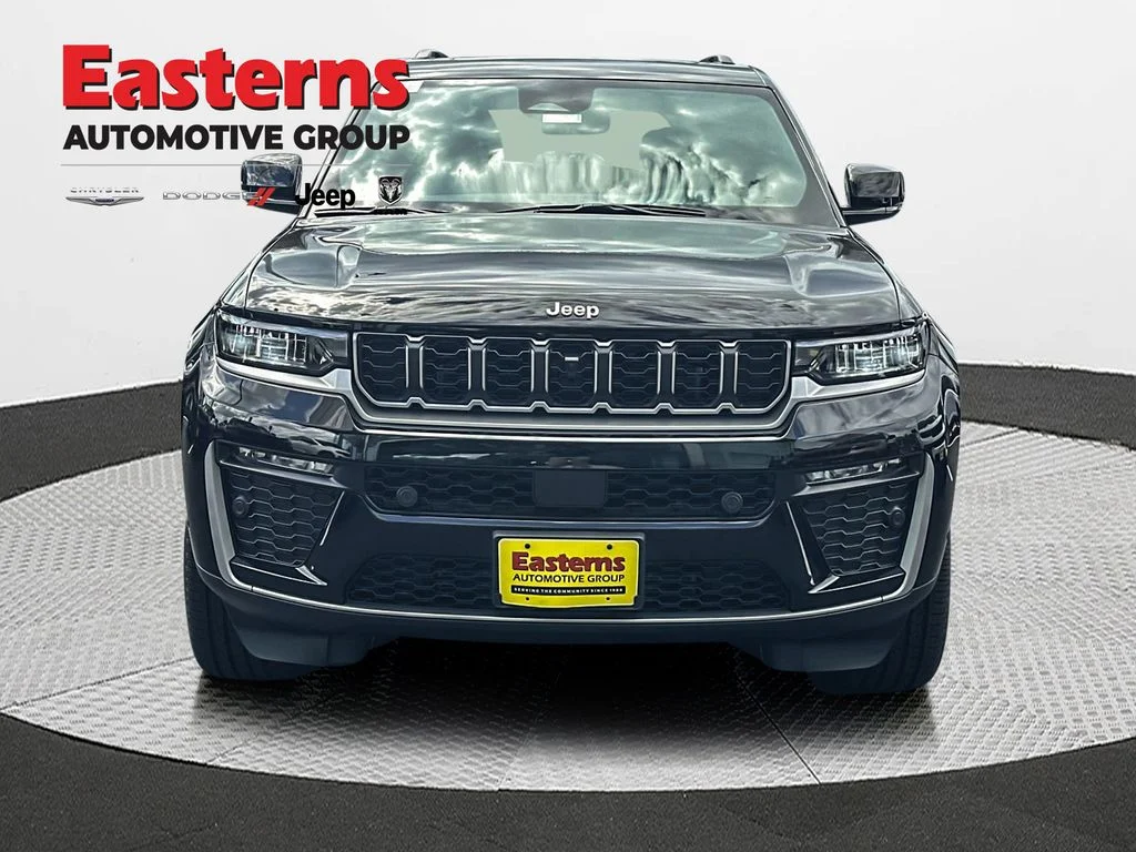 New 2027 High Gloss Black Jeep Limited image 2