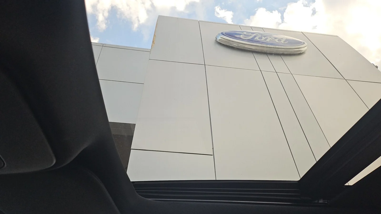 New 2027 Star White Metallic Tri-Coat Ford Tremor 4WD image 16