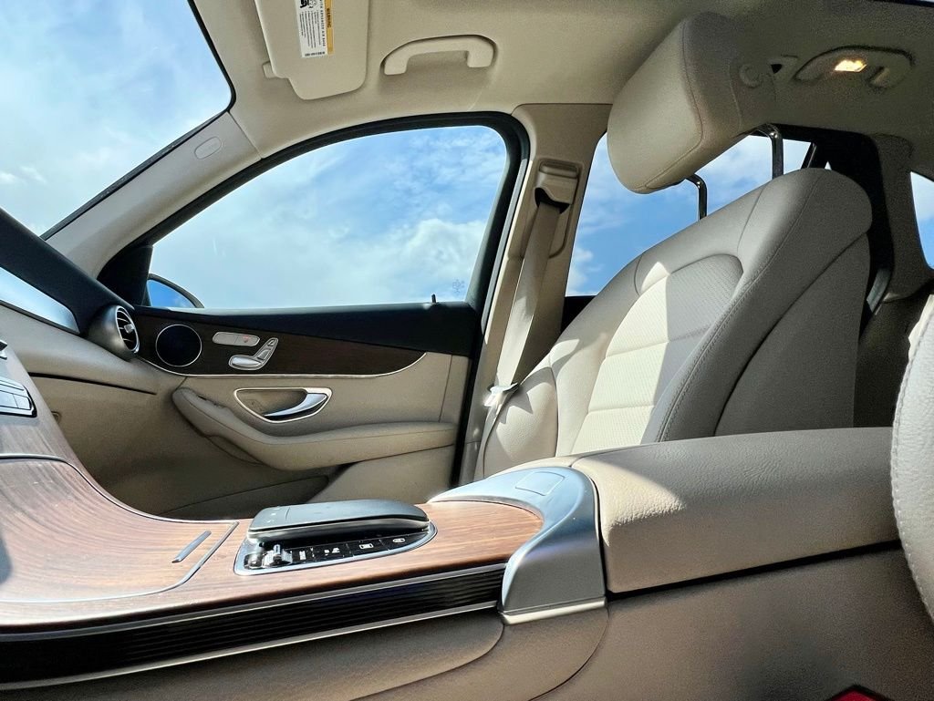 Certified Used 2022  Mercedes-Benz GLC 300 image 17