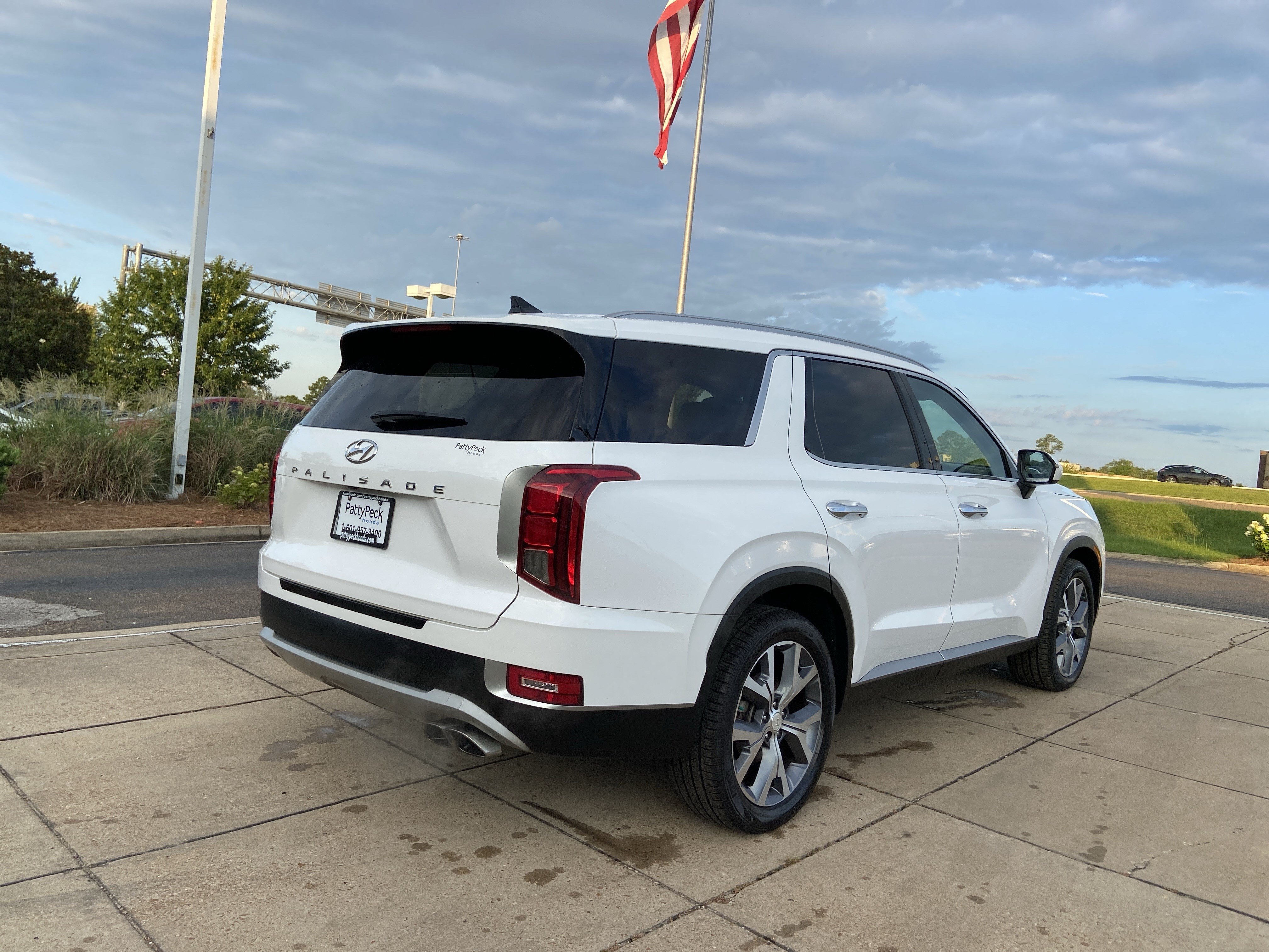 Used 2020 Hyper White Hyundai SEL image 11