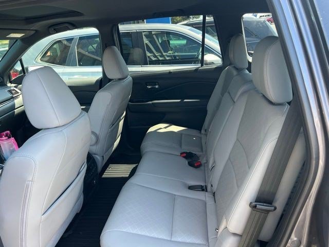Used 2020 Modern Steel Metallic Honda Touring image 11