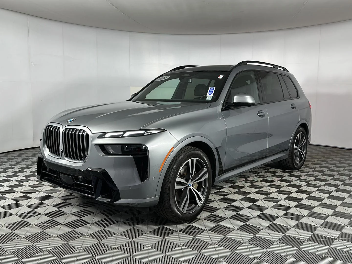 Used 2024 Skyscraper Grey Metallic BMW xDrive40i image 3