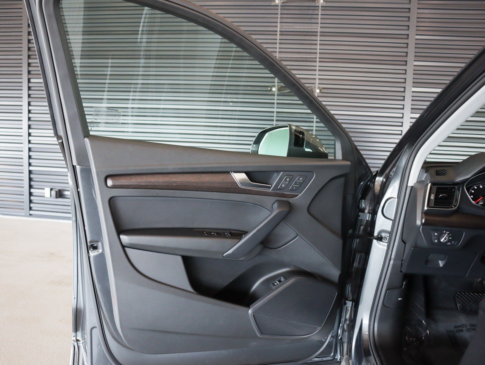 Used 2023 Daytona Gray Pearl Effect Audi S line Premium image 26