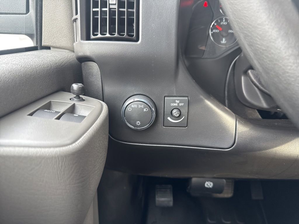 2025 Chevrolet Express Cargo Work Van - Photo 29