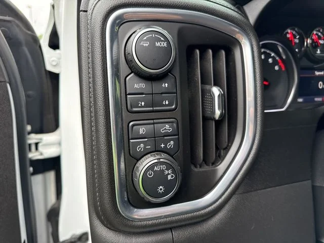 Used 2021 White Chevrolet LT Trail Boss image 29