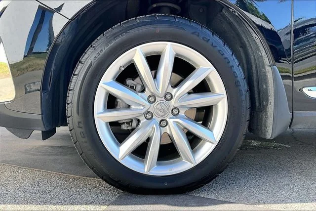 Used 2020  Acura Base image 9