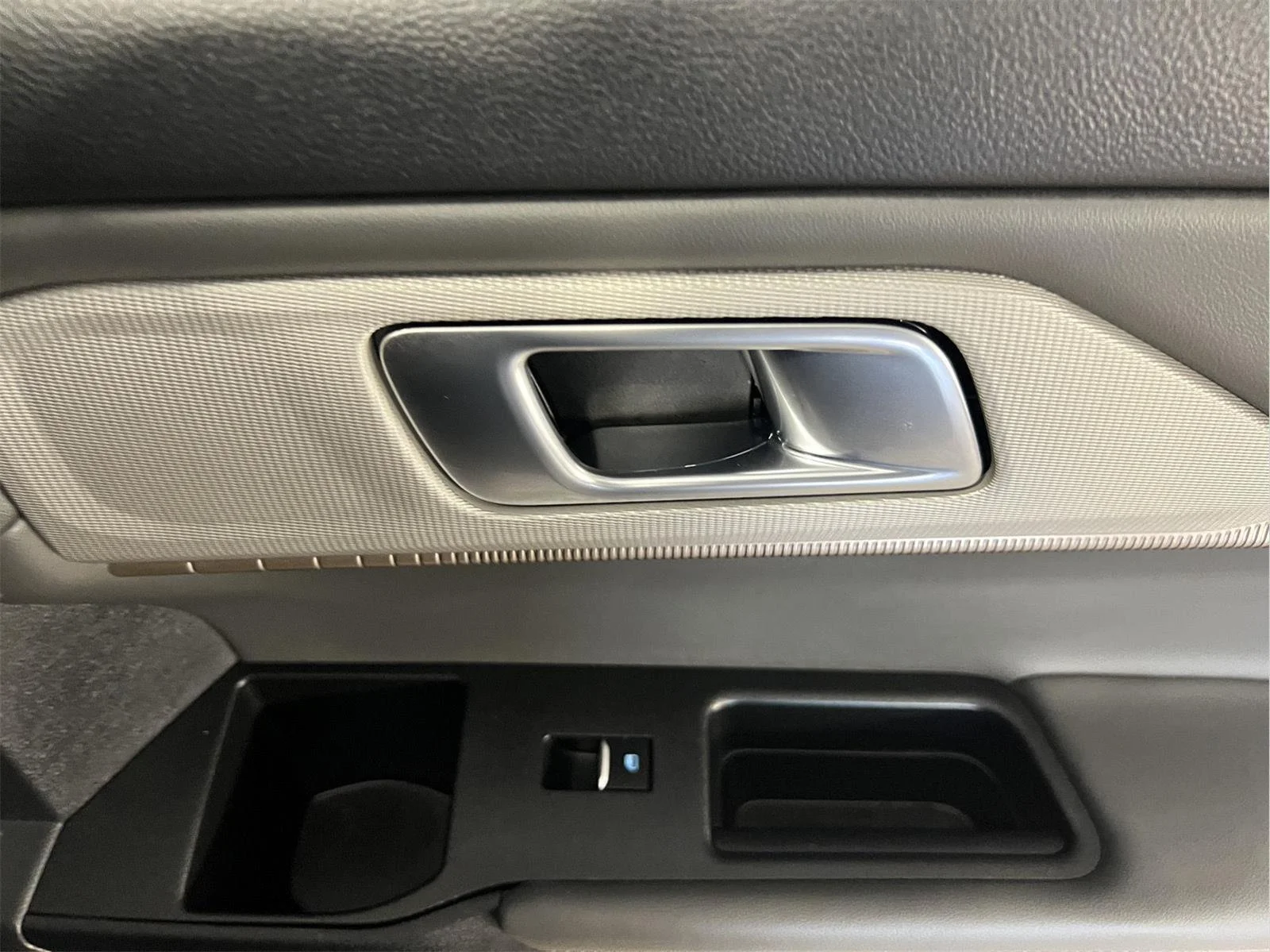 Used 2025 Vapor Blue Ford Active image 16