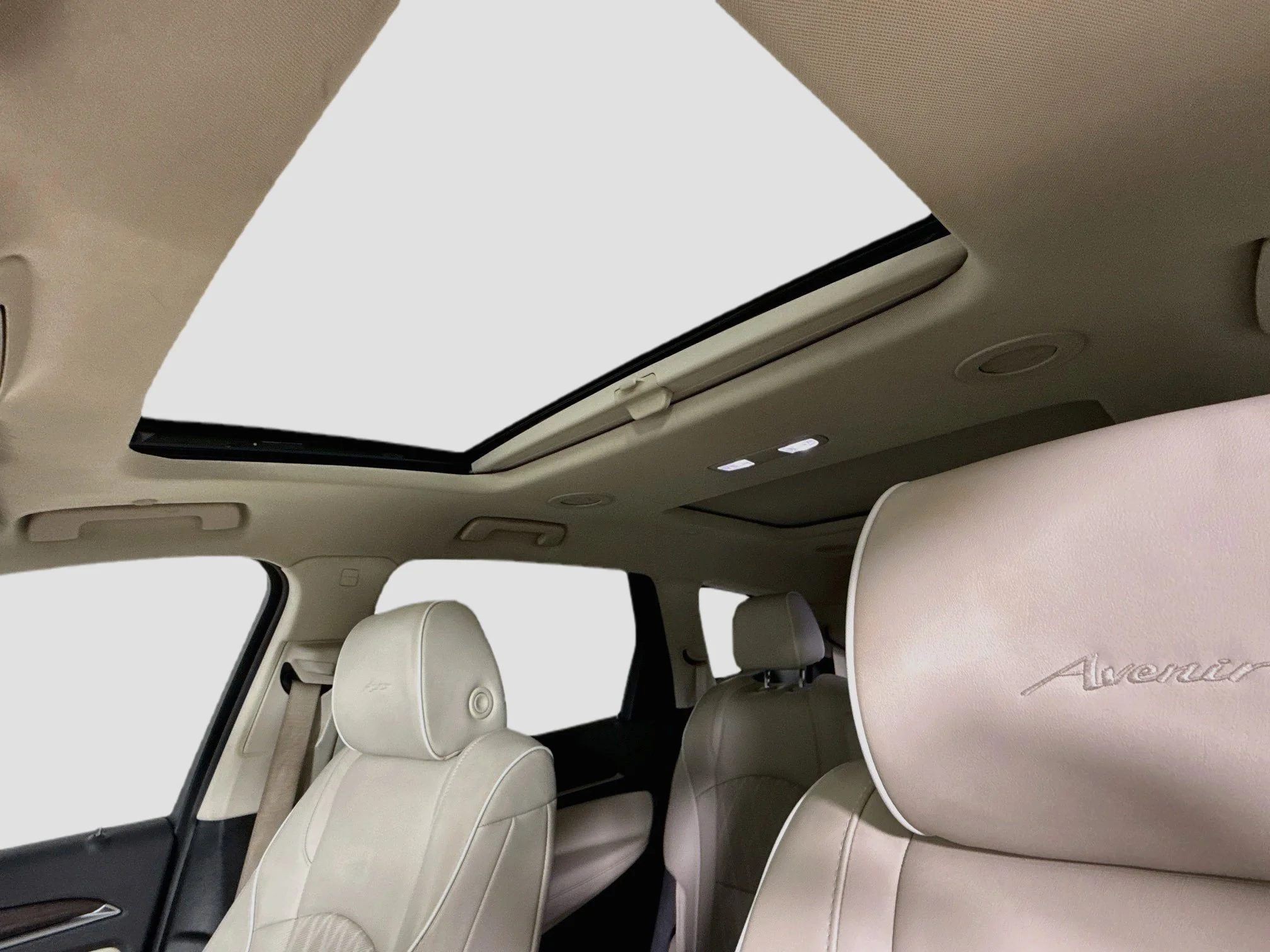 Used 2023 White Frost Tricoat Buick Avenir image 23
