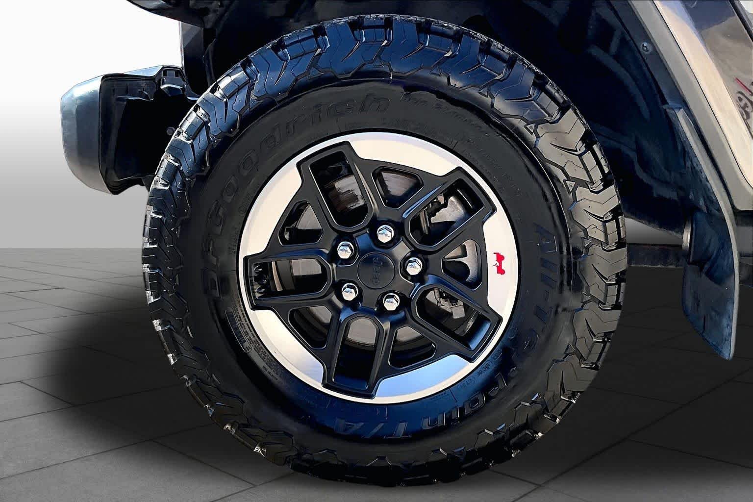 Used 2021 Granite Crystal Clearcoat Metallic Jeep Unlimited Rubicon image 13