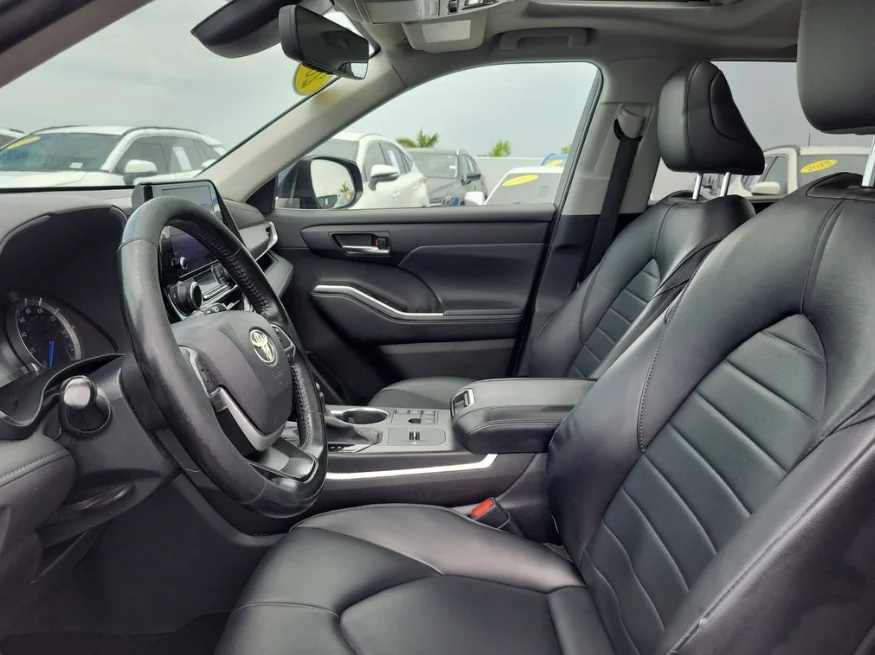 Used 2023  Toyota XLE image 11
