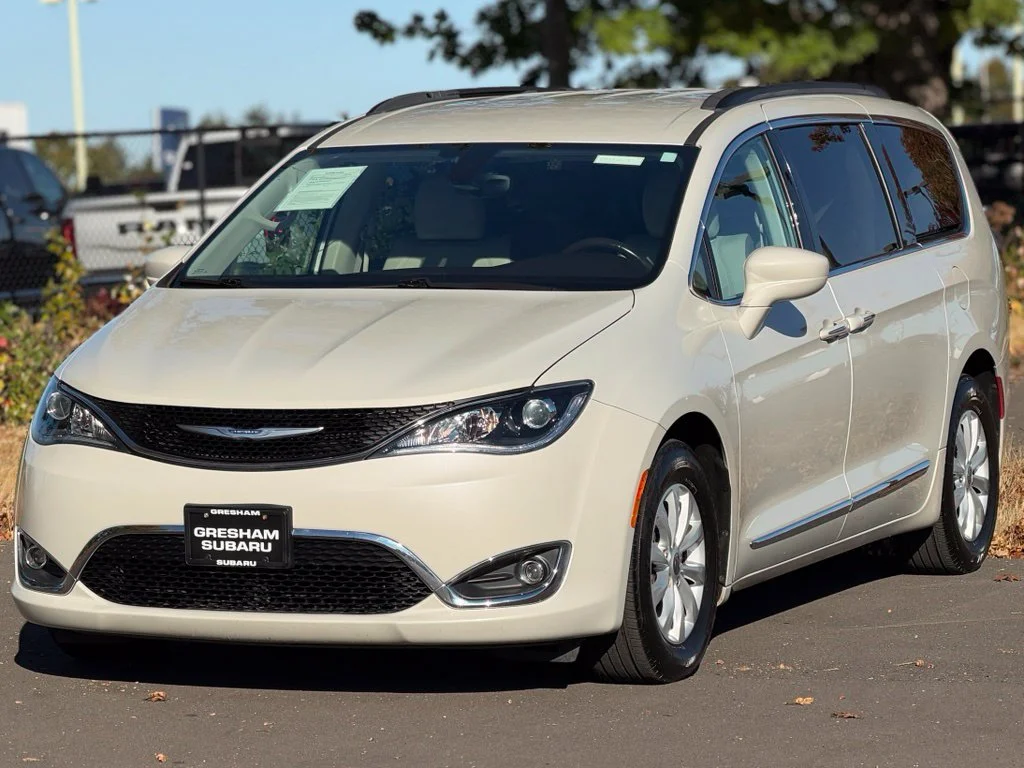 Used 2017 Tusk White Chrysler Touring L image 3