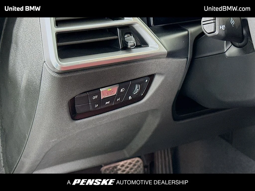 2025 BMW 3 Series 330i - Photo 10
