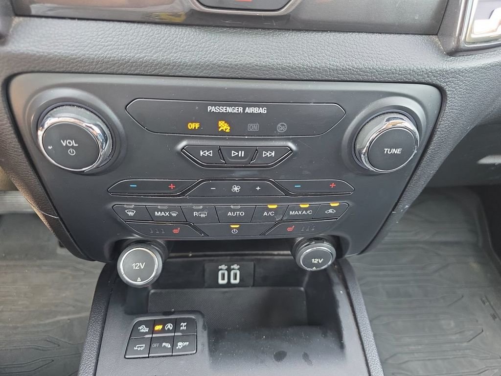 Used 2020 White Ford Lariat image 21