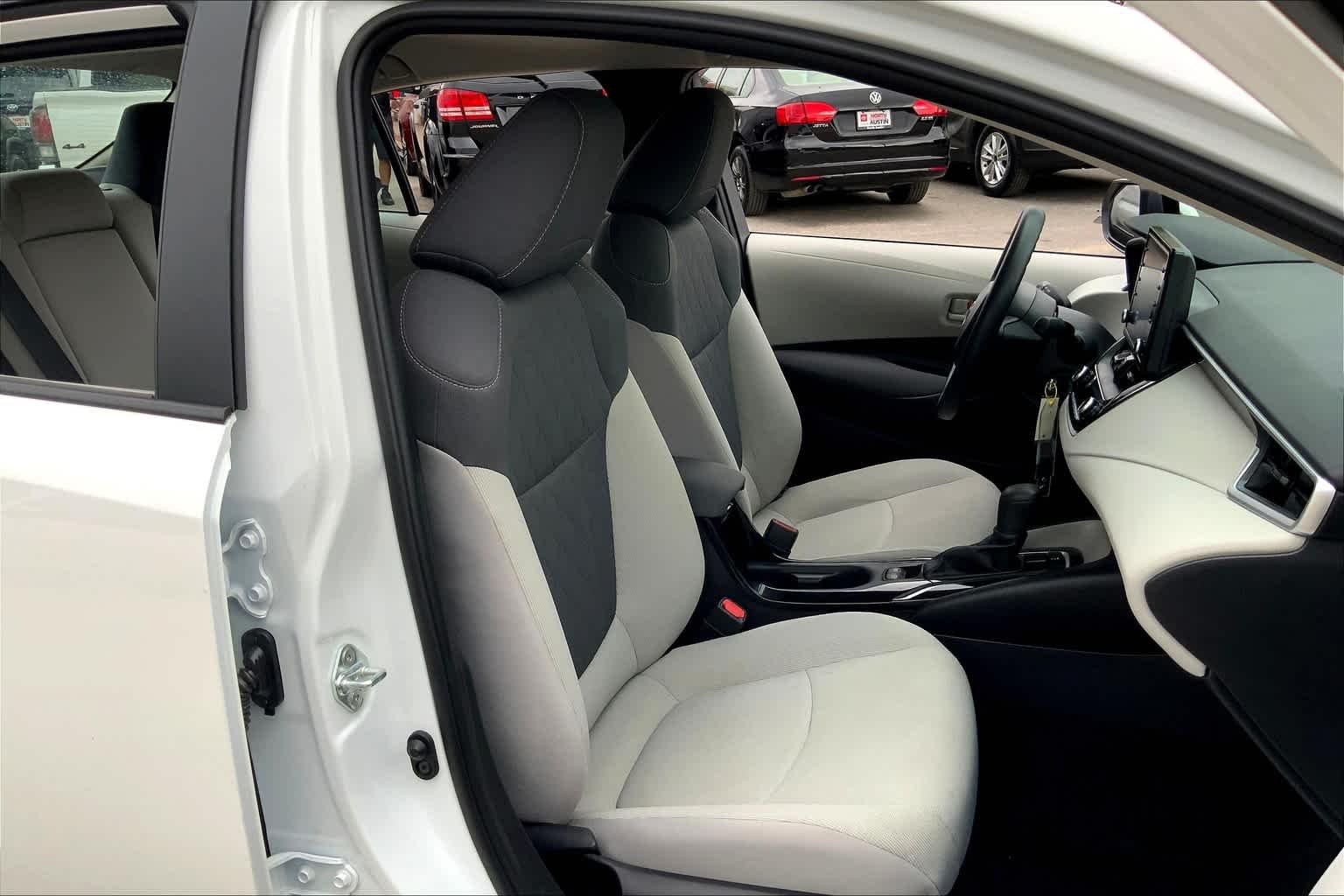 Used 2022 White Toyota LE image 9