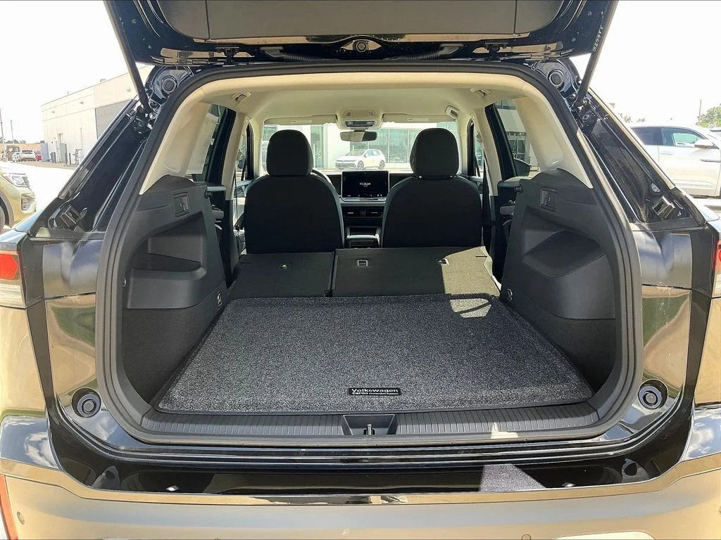 New 2026 Black Volkswagen 2.0T S image 17