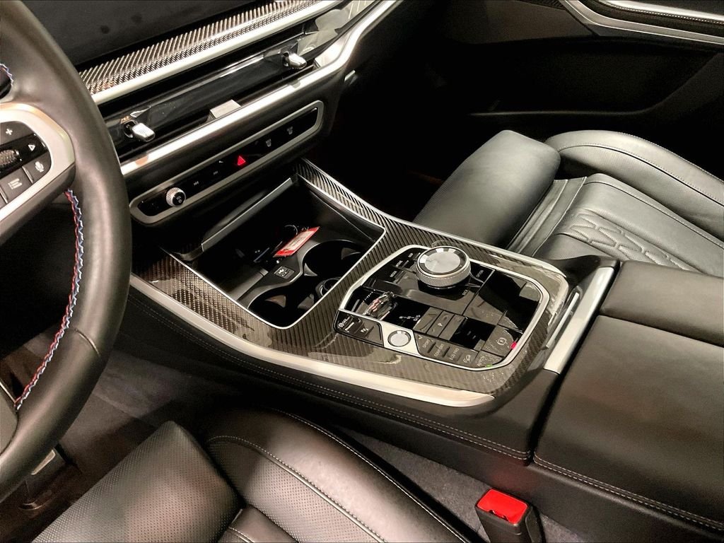 Used 2025 White BMW M60i image 20