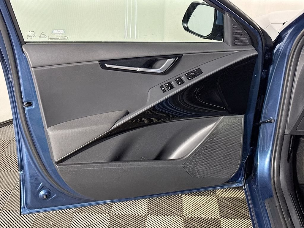 Used 2024 Blue Kia Wind image 10
