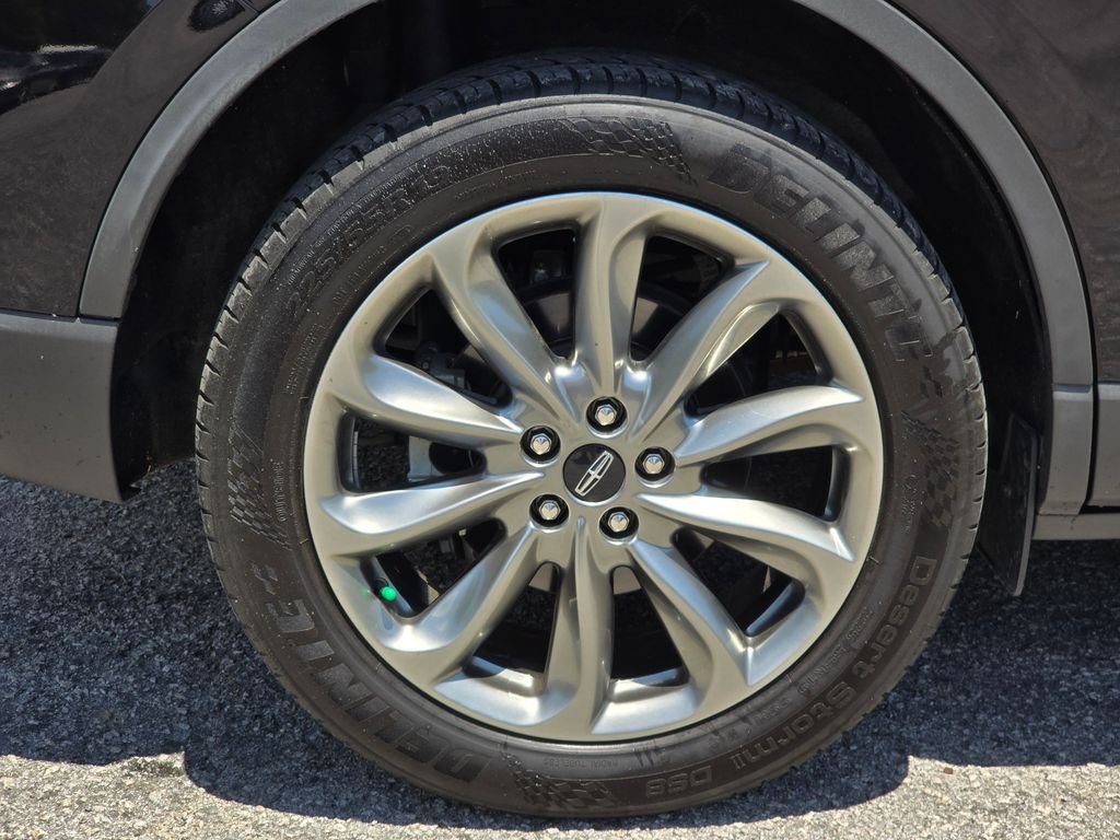 Used 2022 Black Metallic Lincoln Standard image 11