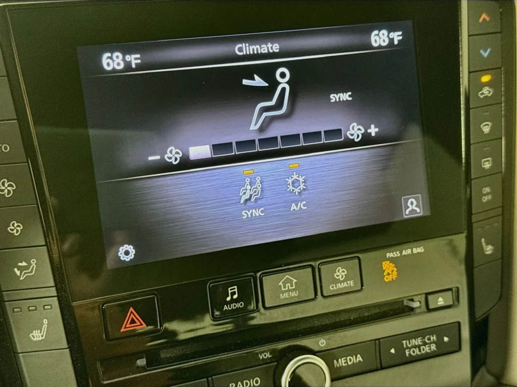 Certified Used 2025 White INFINITI LUXE image 21