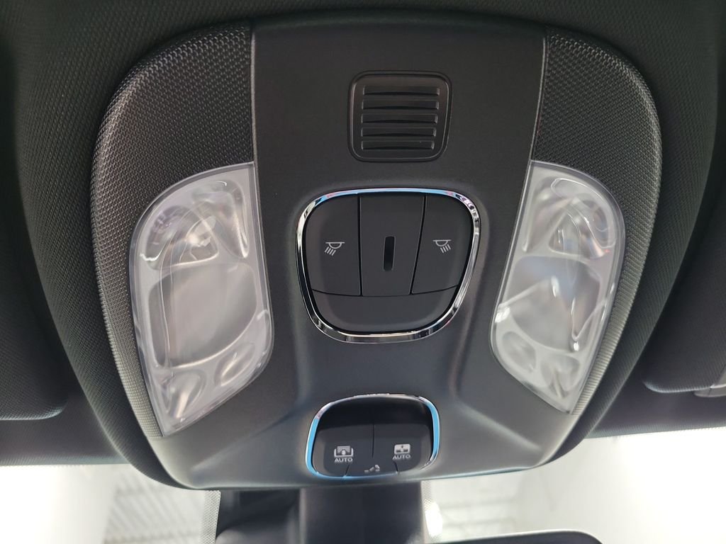 New 2026 Silver Zynith Metallic Clearcoat Jeep  image 32
