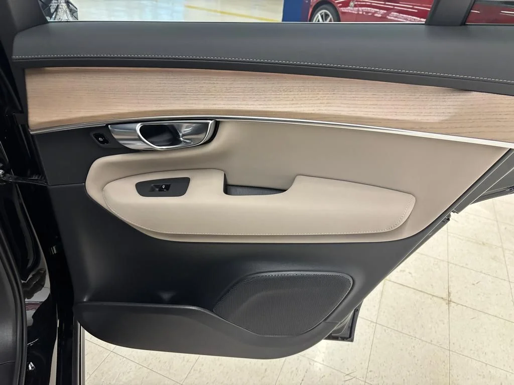 2026 Volvo XC90 Plus - Photo 15