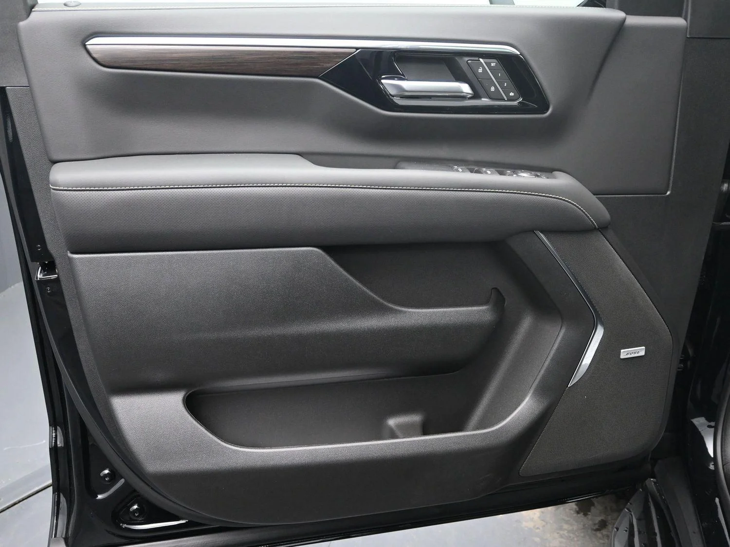 2026 Chevrolet Suburban Premier - Photo 24