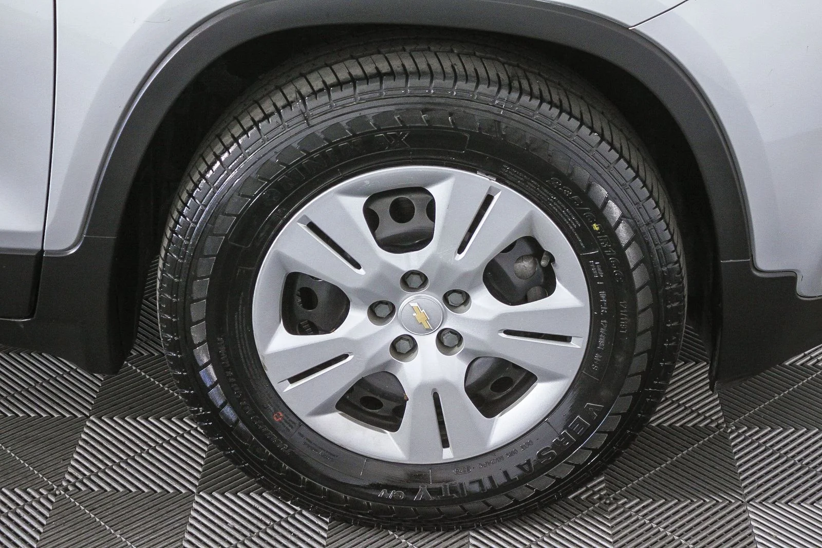 Used 2018 Silver Chevrolet LS image 11