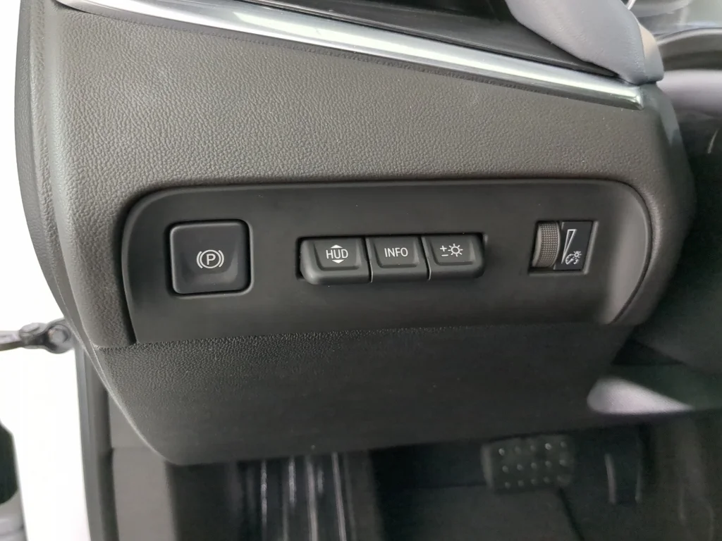 Used 2023 White Frost Tricoat Buick Premium image 29