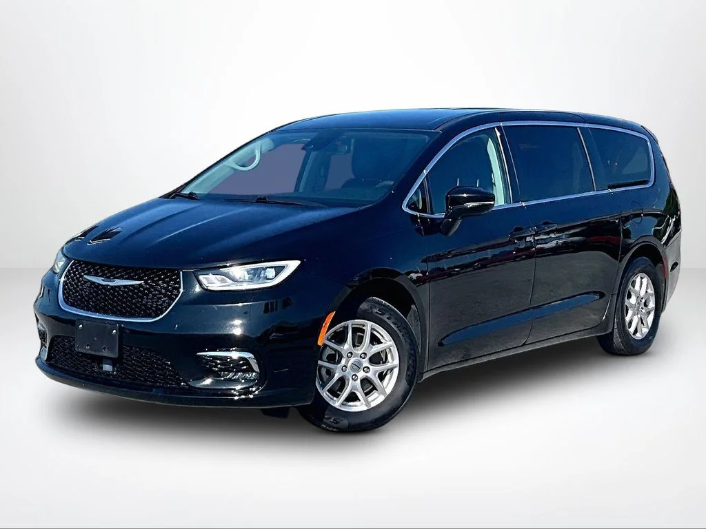 Used 2024 Black Chrysler Touring L image 2