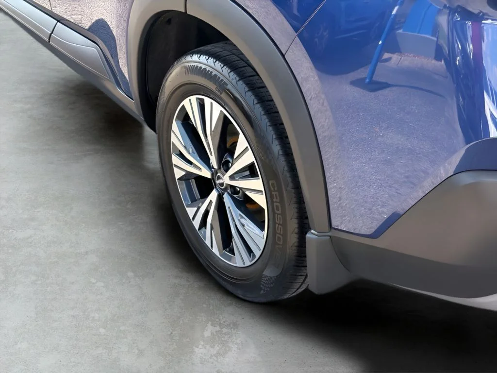 Used 2022 Caspian Blue Metallic Nissan SV image 9