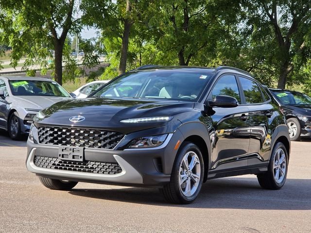 Used 2023 Black Hyundai SEL image 3