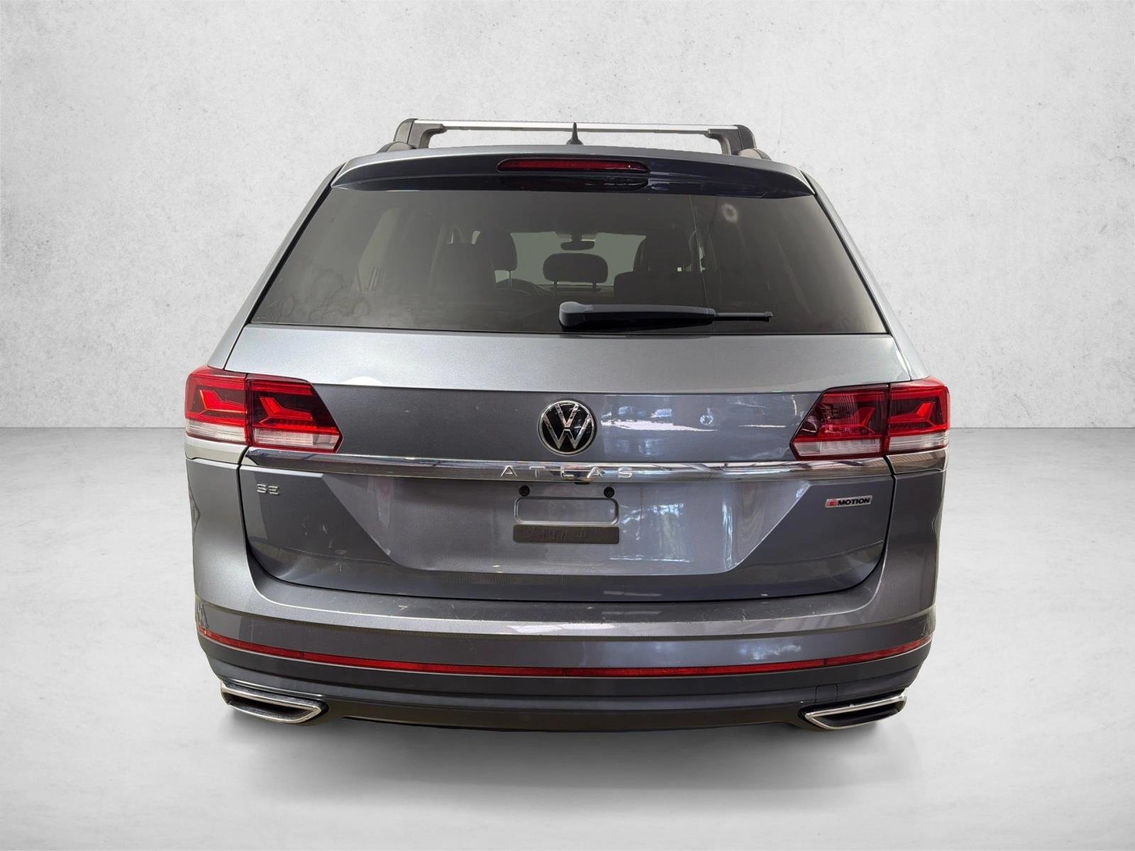 Used 2021 Silver/Gray Volkswagen 2.0T SE image 4