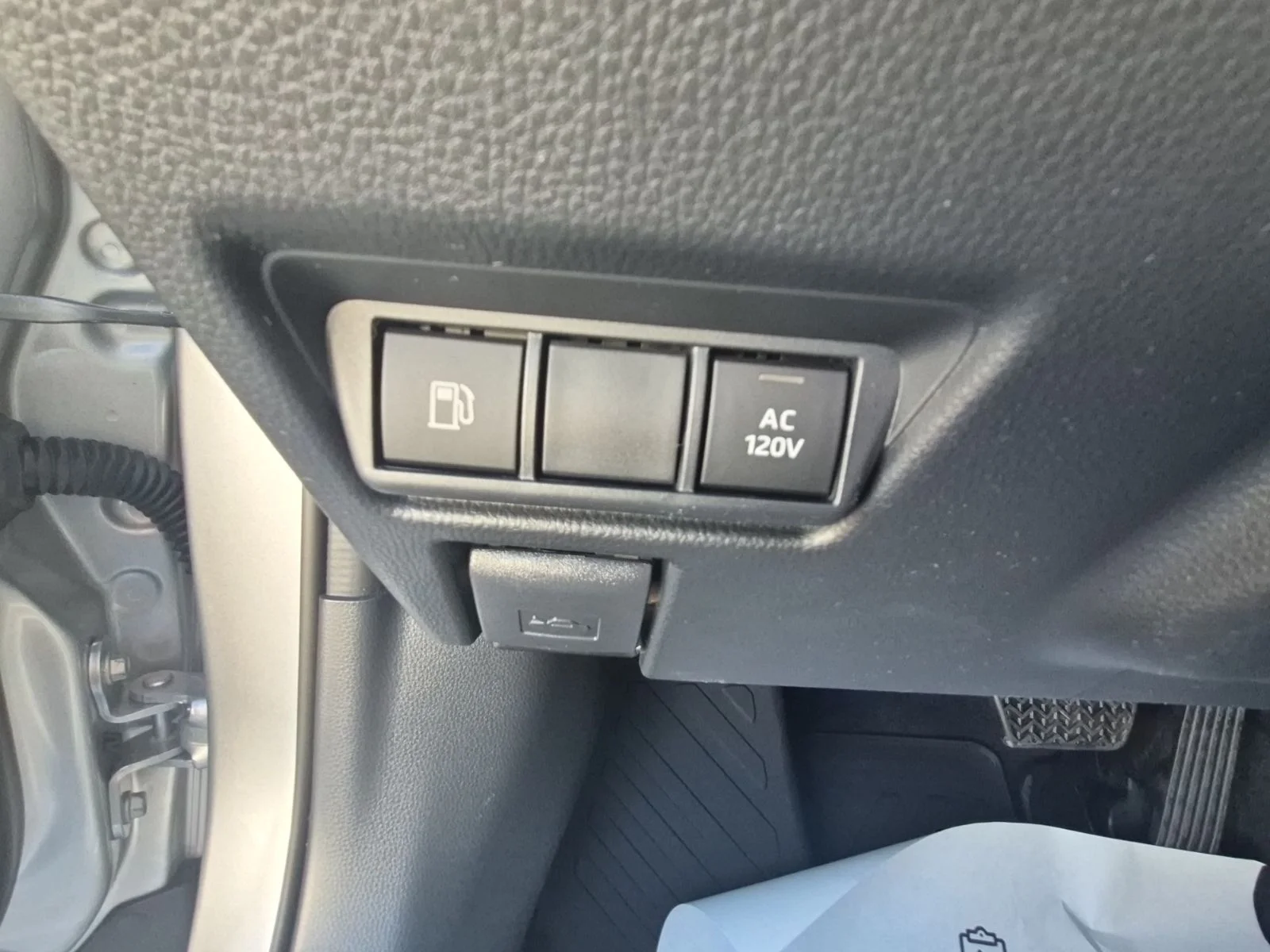 2026 Toyota Prius Plug-in Hybrid XSE - Photo 18