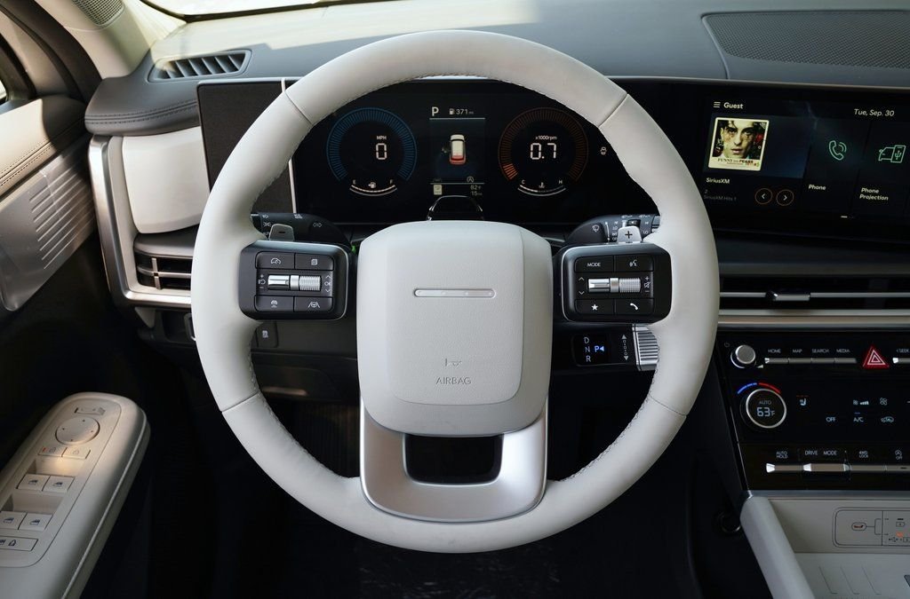 New 2026 Shimmering Silver Hyundai SEL image 38