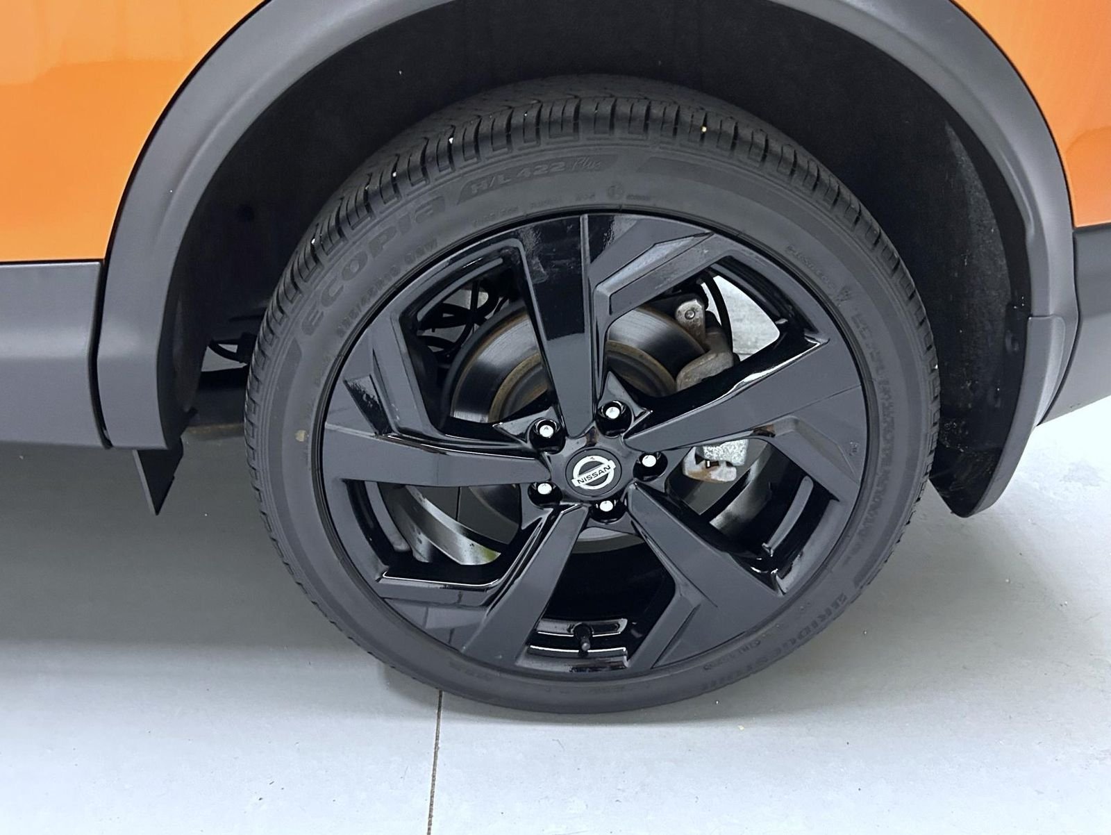 Used 2022 Orange Nissan SL image 22