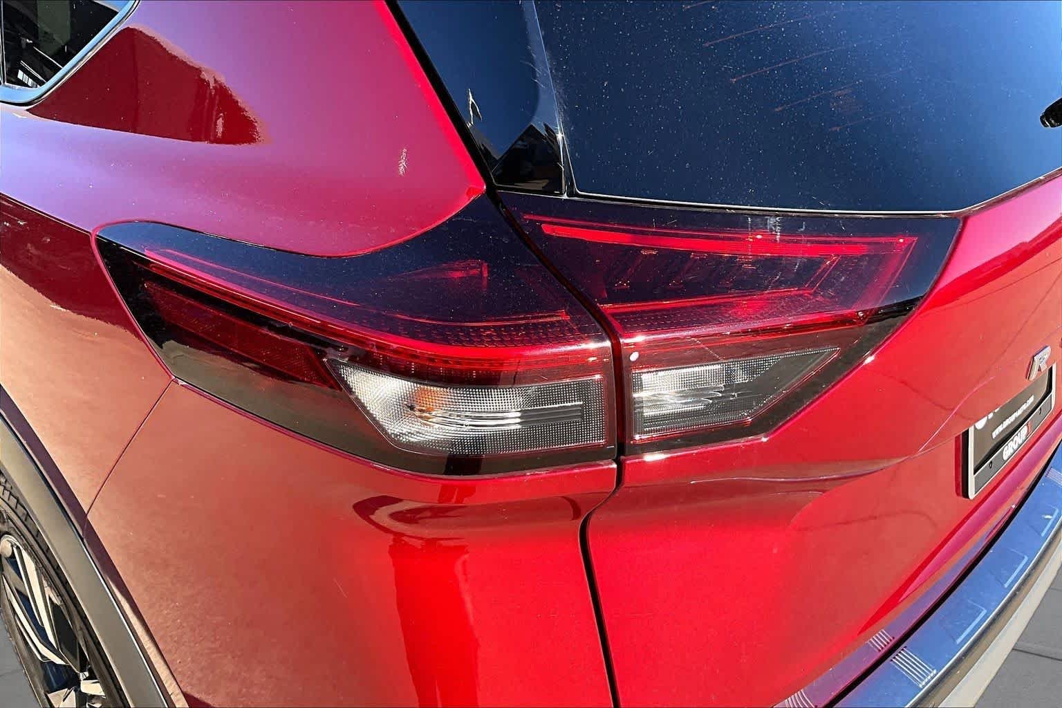 Used 2021 Scarlet Ember Tintcoat Nissan SL image 27
