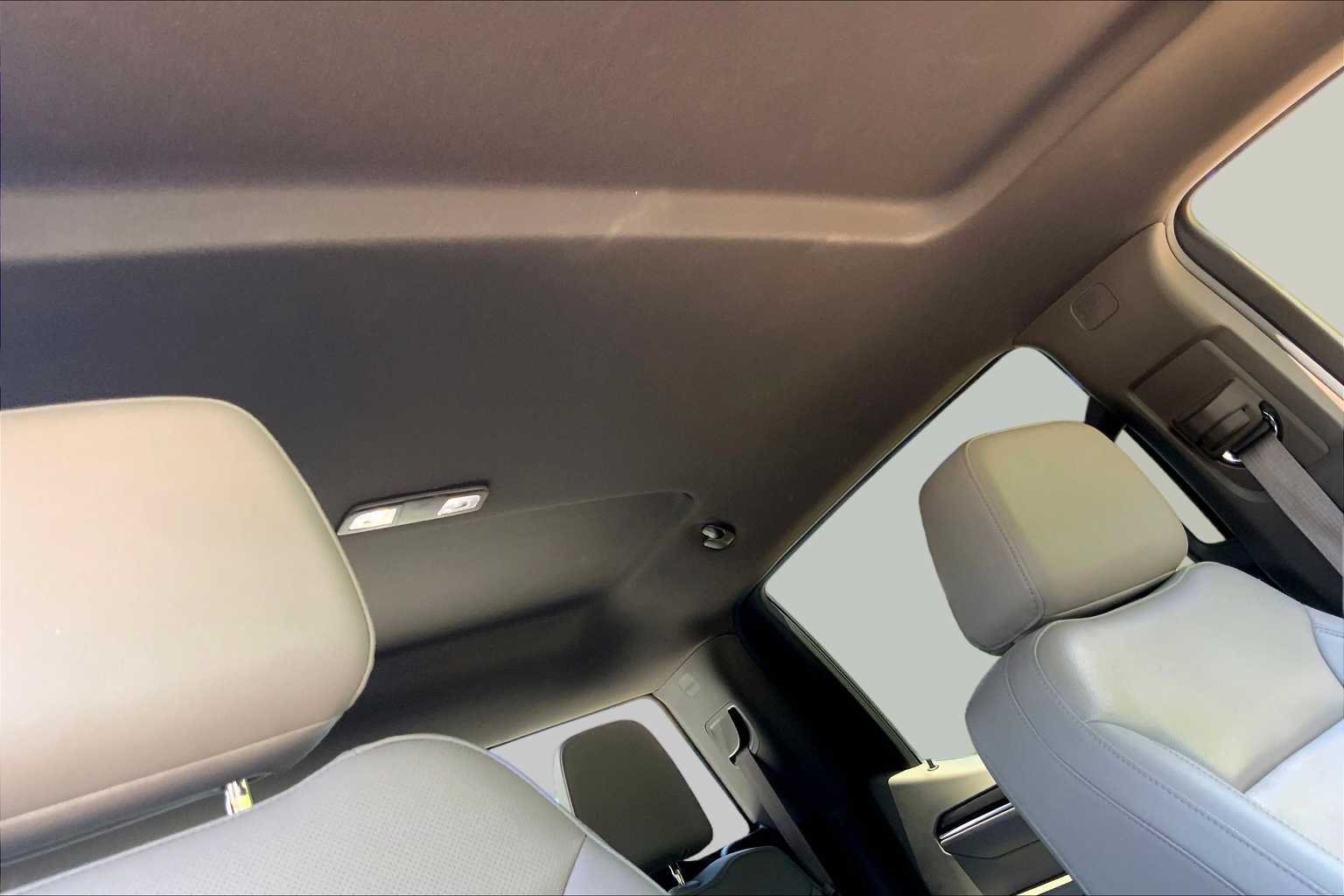 Used 2025 Summit White GMC SLT image 13