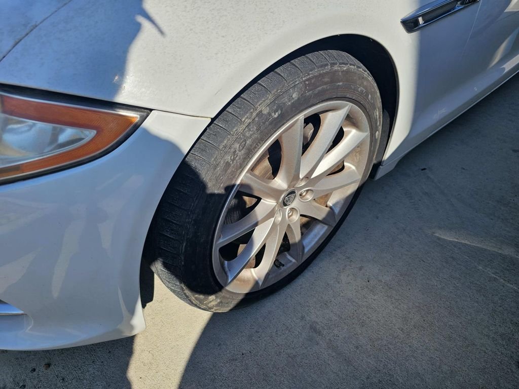 Used 2013 White Jaguar XJL Portfolio image 9