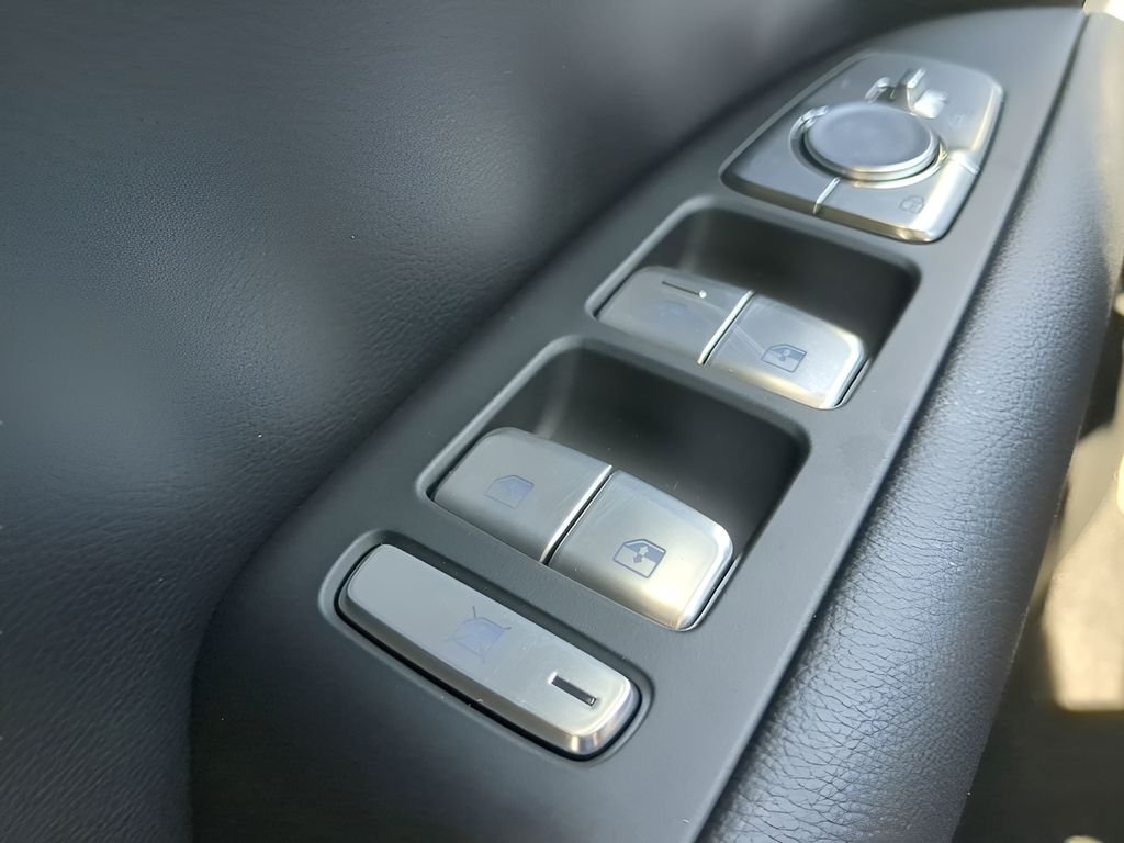 2026 GENESIS G70 Standard - Photo 25