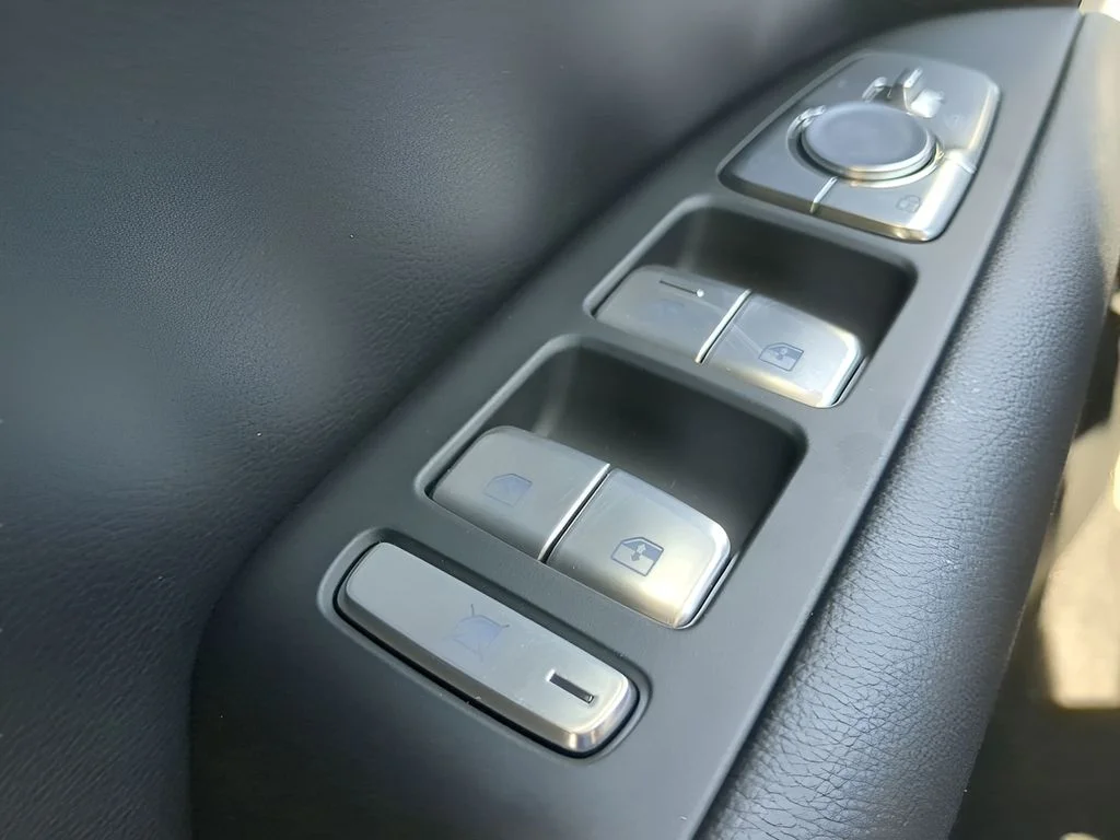 2026 GENESIS G70 Standard - Photo 22